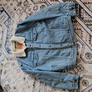 Levi's sherpa lined jean jacket Medium